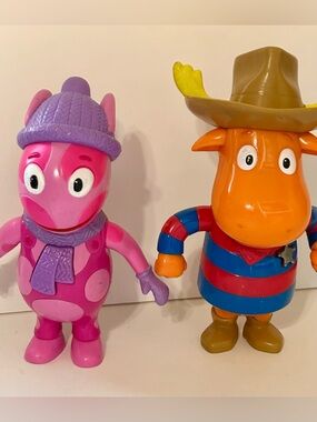 Uniqua and Tyrone from the children's television show The Backyardigans